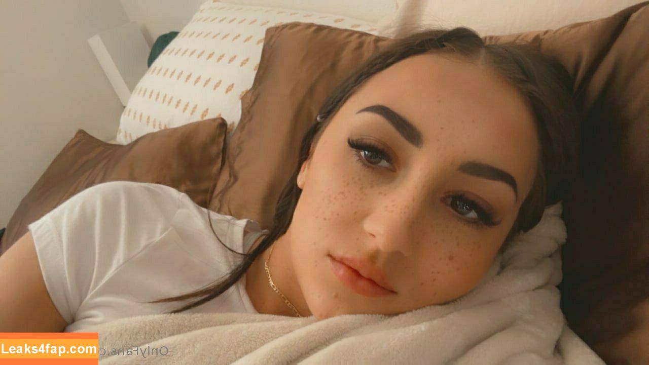 senioryear / Alexis / senioryearnetflix leaked photo photo #0407