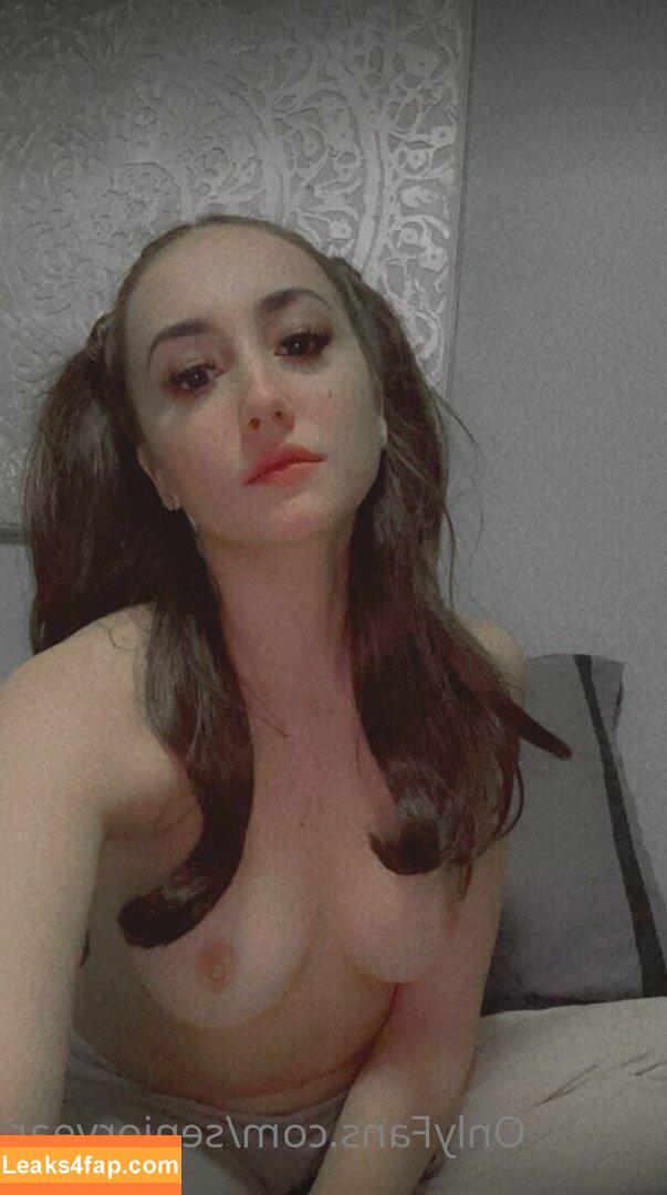 senioryear / Alexis / senioryearnetflix leaked photo photo #0621