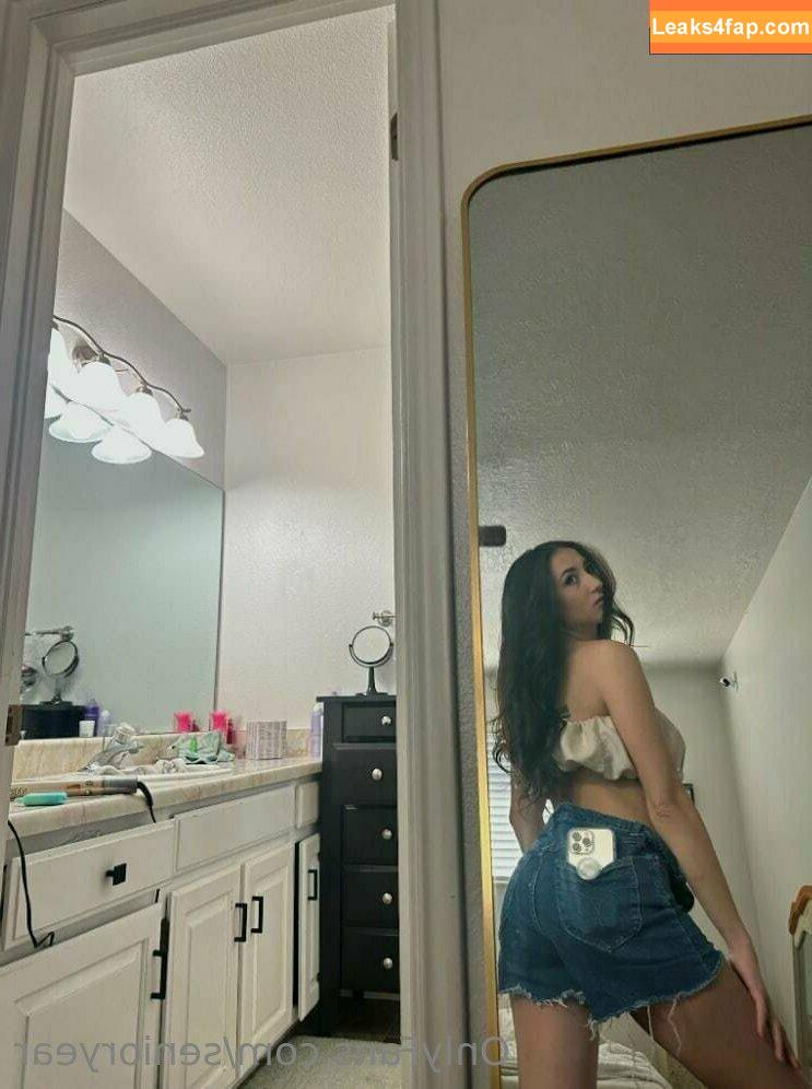 senioryear / Alexis / senioryearnetflix leaked photo photo #0629