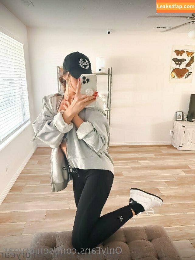 senioryear / Alexis / senioryearnetflix leaked photo photo #0660