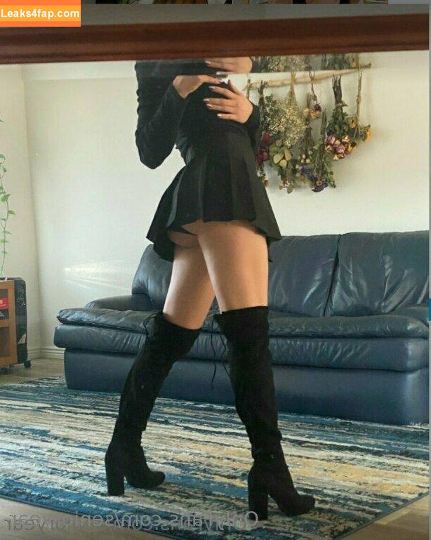 senioryear / Alexis / senioryearnetflix leaked photo photo #0670