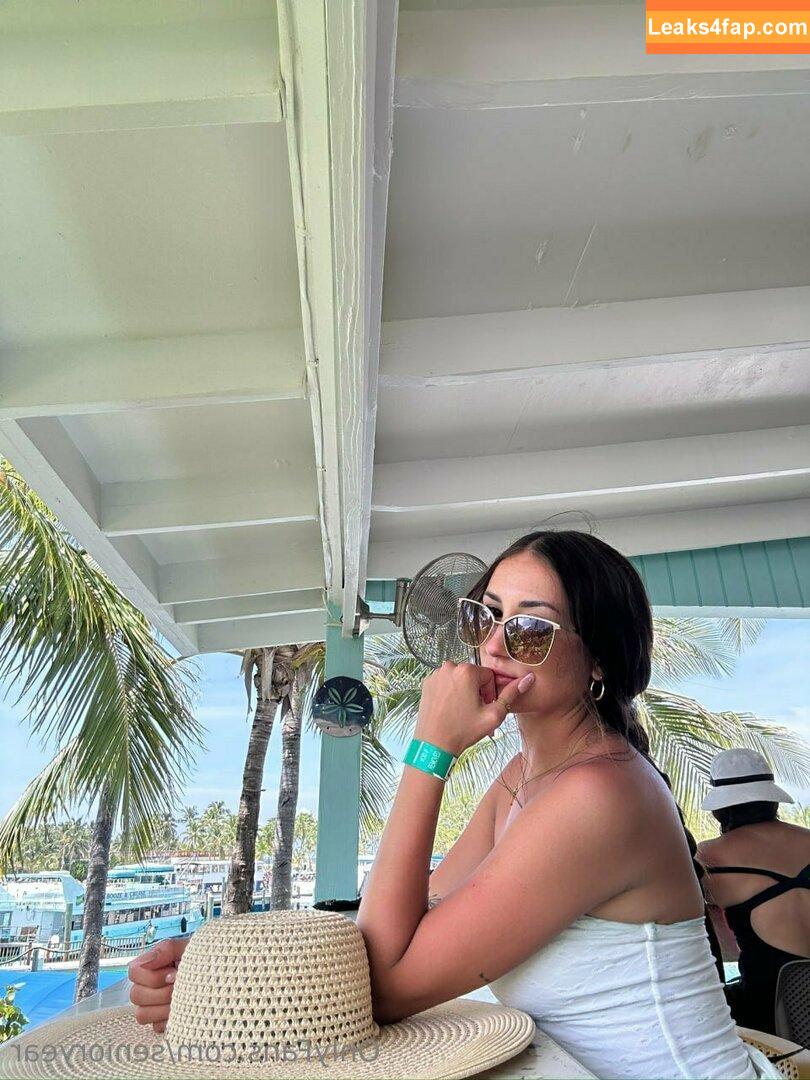 senioryear / Alexis / senioryearnetflix leaked photo photo #0738