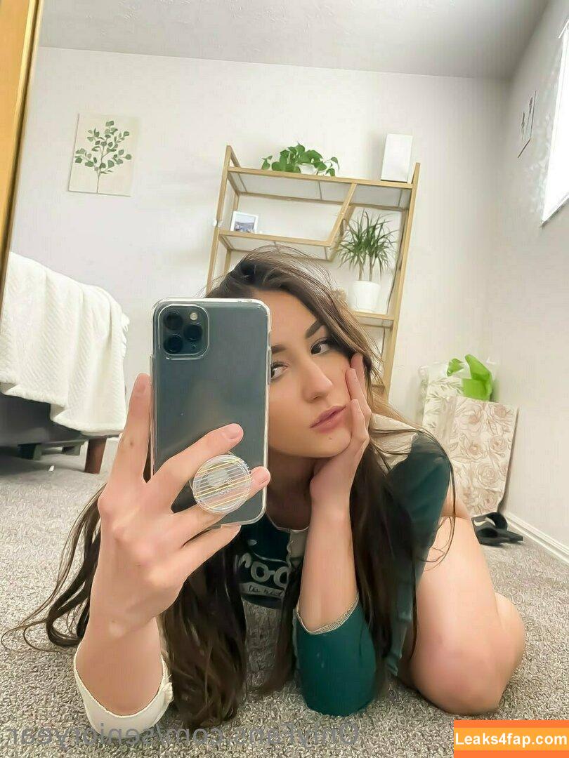 senioryear / Alexis / senioryearnetflix leaked photo photo #0836