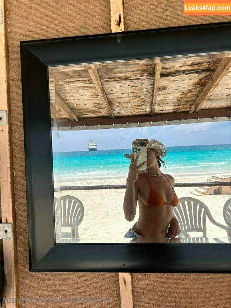 senioryear / Alexis / senioryearnetflix leaked photo photo #0918