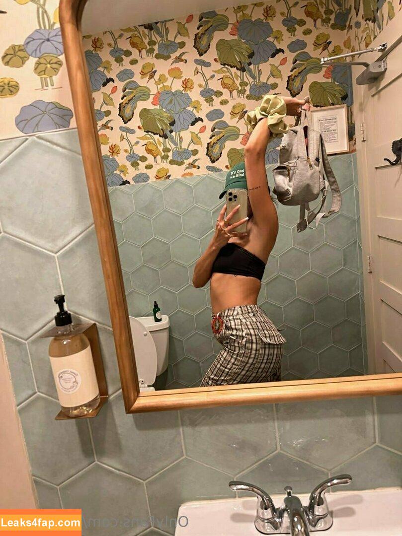 senioryear / Alexis / senioryearnetflix leaked photo photo #1042