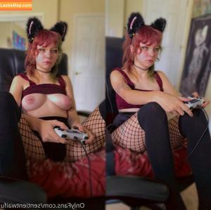 sentientwaifu photo #0021