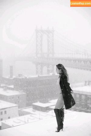 Serena Jung photo #0025