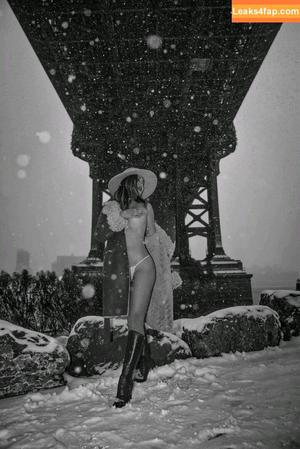 Serena Jung photo #0033