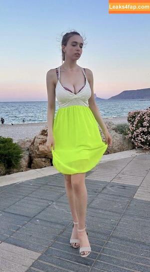 Serena Skybourne photo #0013