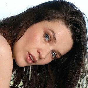 Serena Wood photo #0020
