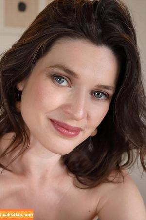 Serena Wood photo #0183