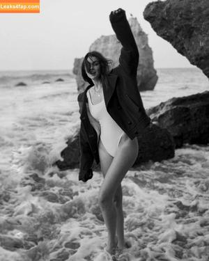 Serinda Swan фото #0364