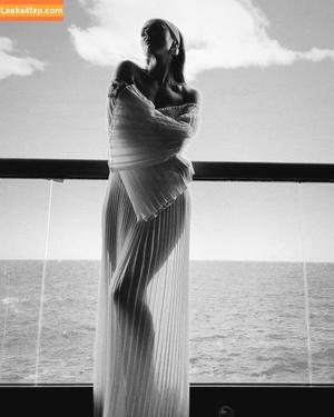 Serinda Swan фото #0520