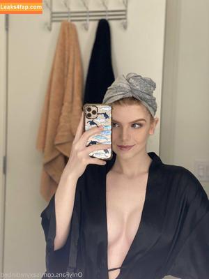 sexyredinbed фото #0001