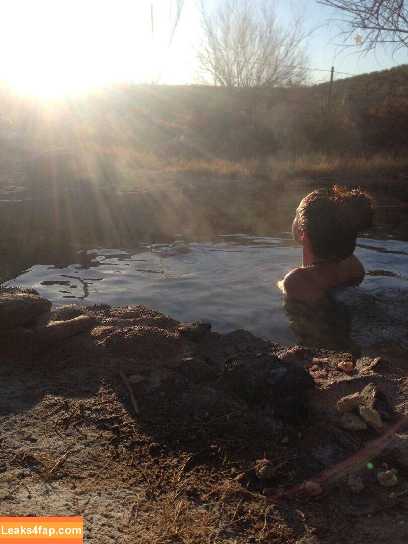 Shailene Woodley / camgurrrl leaked photo photo #0207