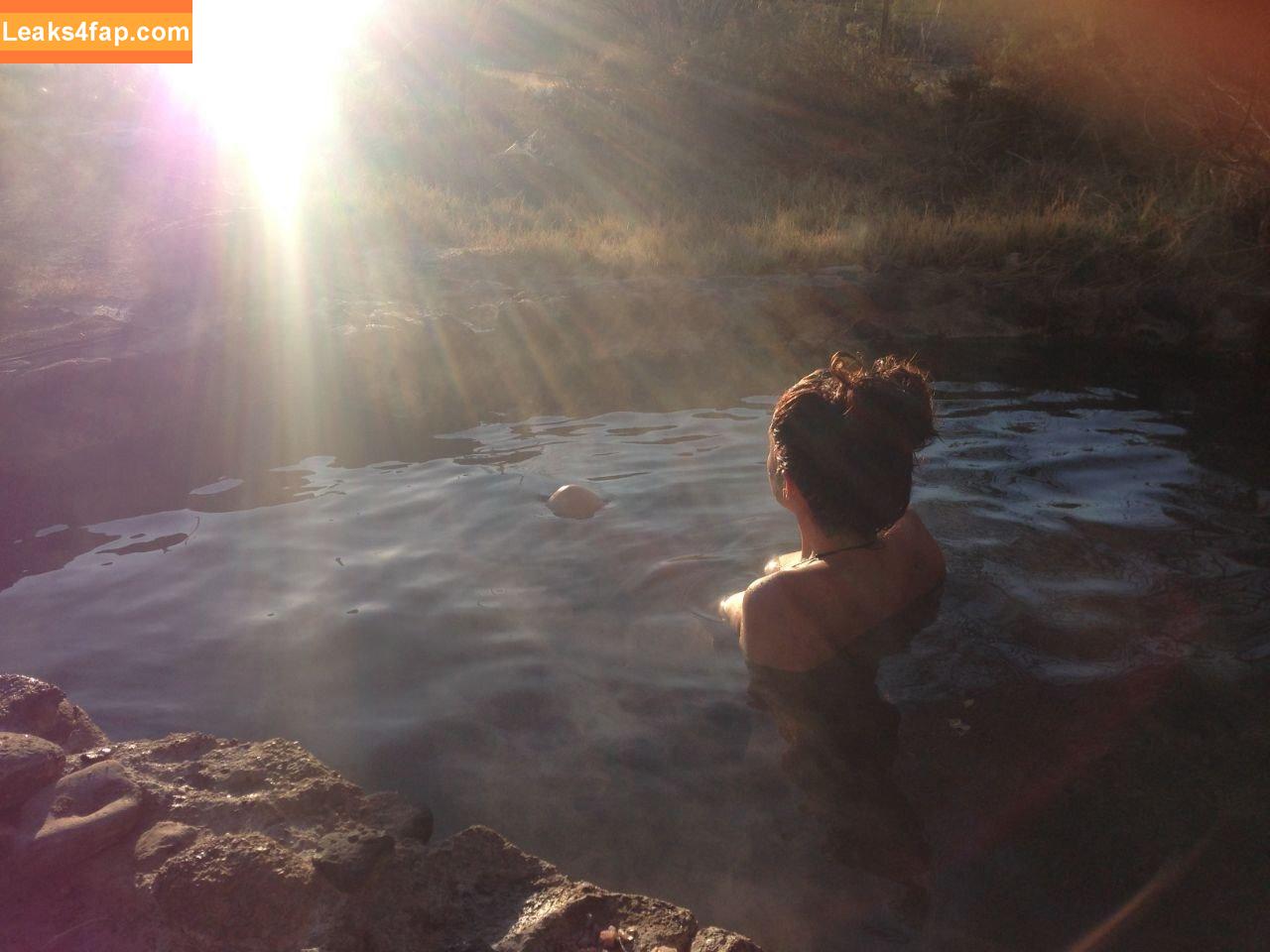 Shailene Woodley / camgurrrl leaked photo photo #0218