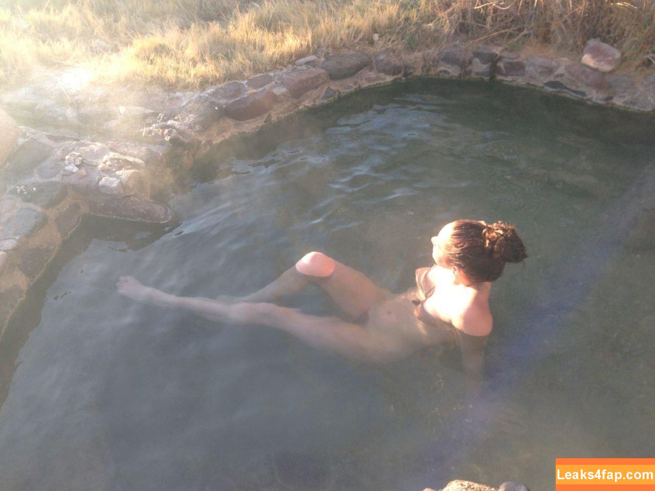 Shailene Woodley / camgurrrl leaked photo photo #0219