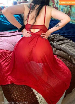 shakicast photo #0045