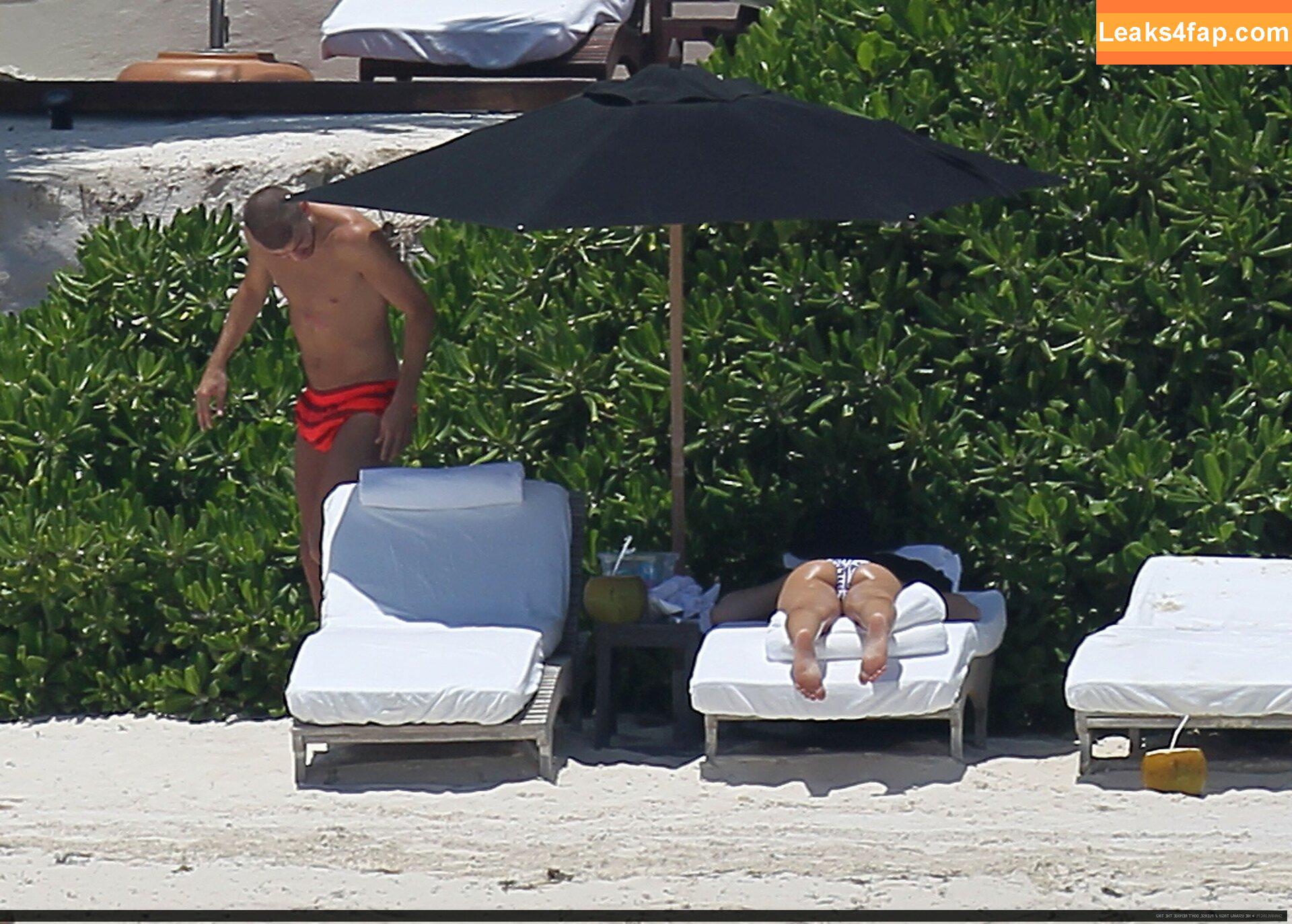 Shakira / shakkira leaked photo photo #0039