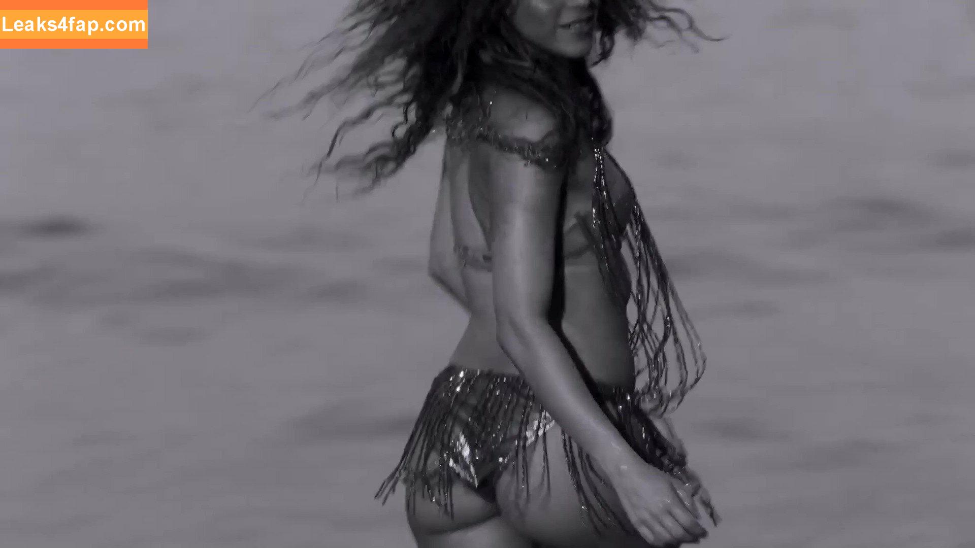 Shakira / shakkira leaked photo photo #0062