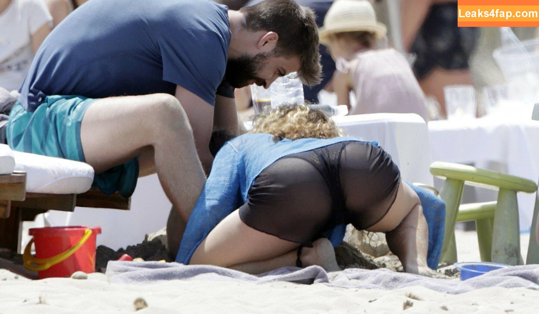 Shakira / shakkira leaked photo photo #0100