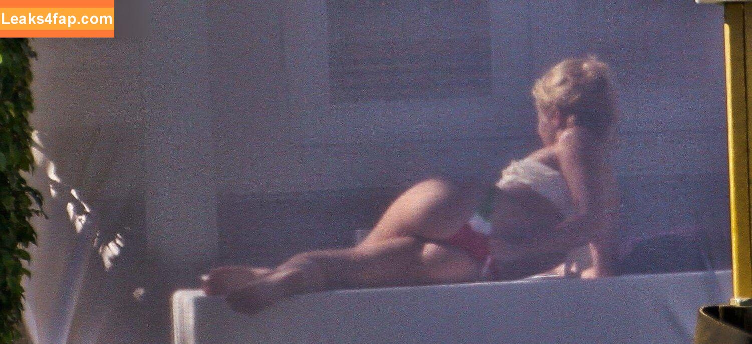 Shakira / shakkira leaked photo photo #0515