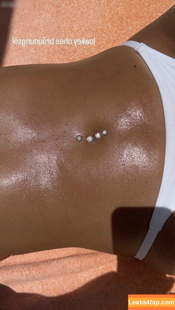 shakiravv /  leaked photo photo #0042
