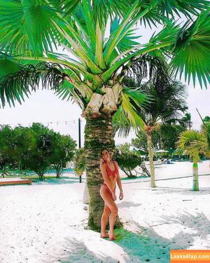 Shannon Fairweather photo #0030