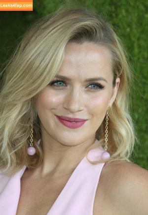 Shantel VanSanten photo #0048