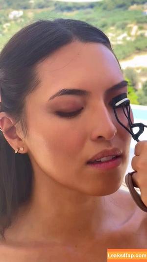 Shanti Tan photo #0320