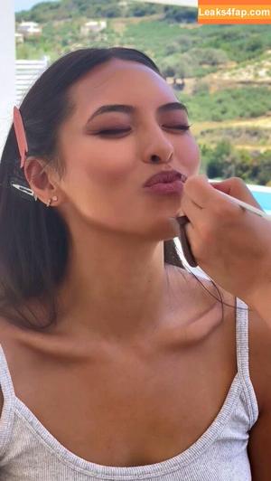 Shanti Tan photo #0323