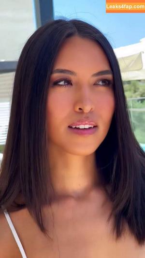 Shanti Tan photo #0330