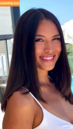 Shanti Tan photo #0332