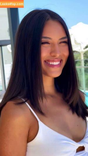 Shanti Tan photo #0333