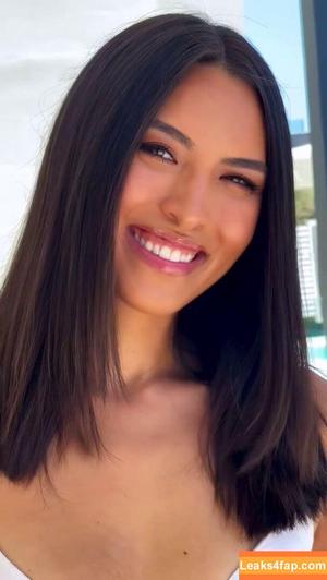 Shanti Tan photo #0336