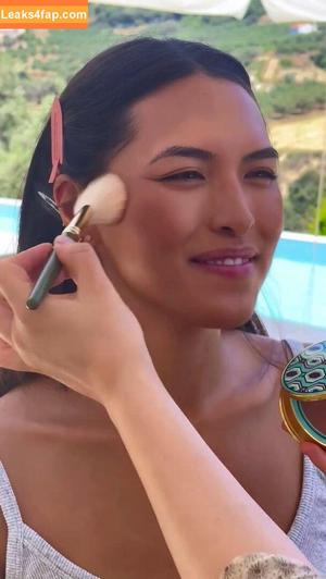 Shanti Tan photo #0343