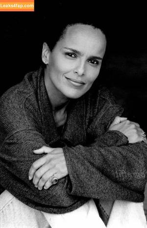 Shari Lynn Belafonte photo #0017