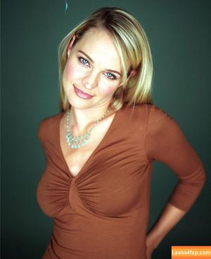 Sharon Case photo #0019