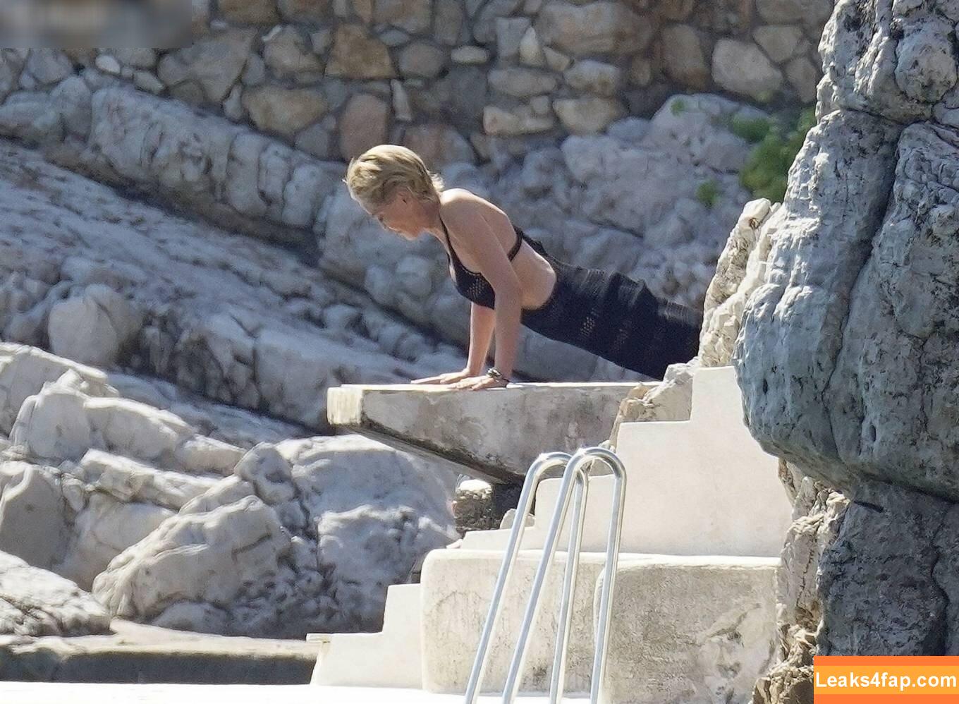 Sharon Stone / 160762733 / search / sharonstone leaked photo photo #0213