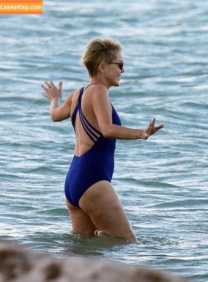 Sharon Stone photo #0210