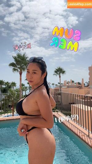 Sharon Wei photo #0041