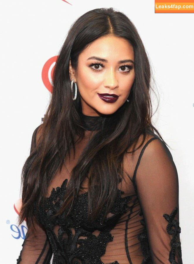 Shay Mitchell / shaymitchell слитое фото фото #0179