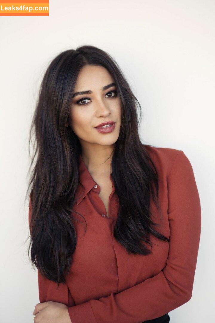 Shay Mitchell / shaymitchell слитое фото фото #0188