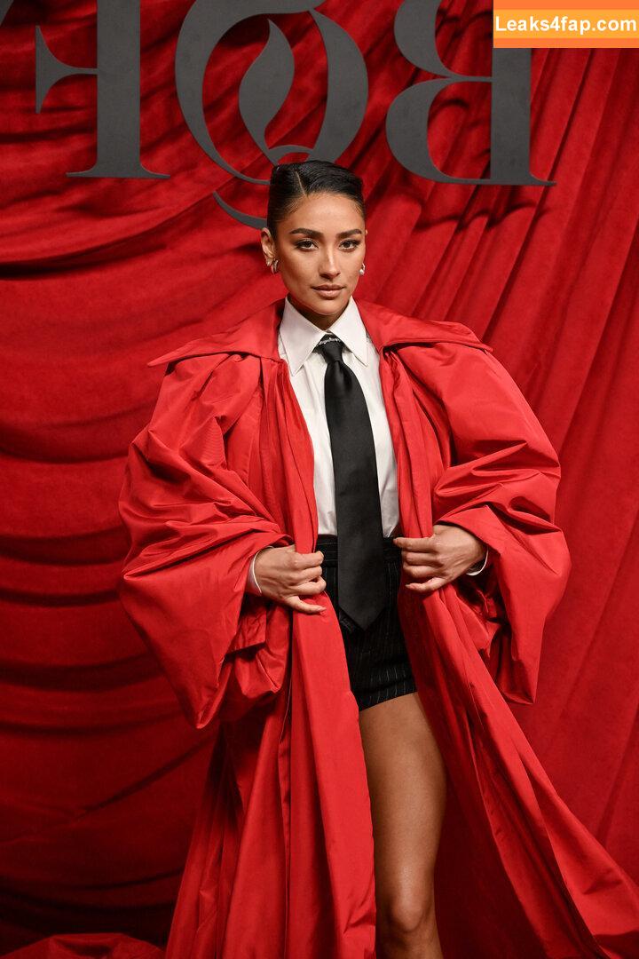 Shay Mitchell / shaymitchell слитое фото фото #0315