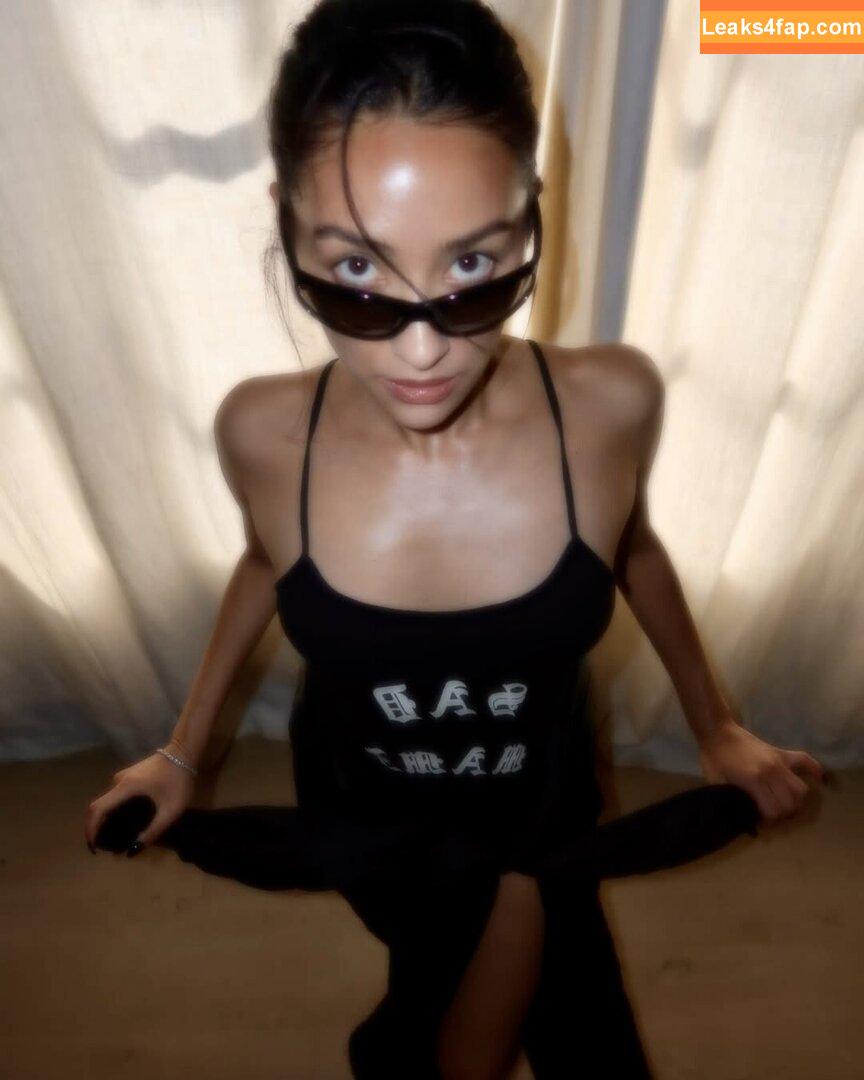 Shay Mitchell / shaymitchell слитое фото фото #0573