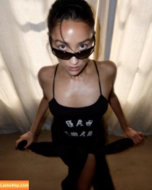 Shay Mitchell фото #0561