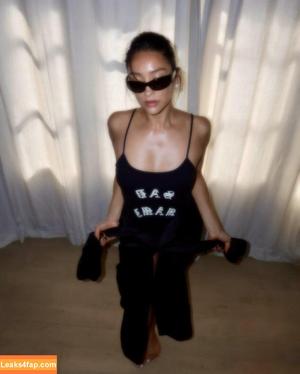 Shay Mitchell фото #0567