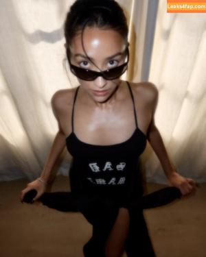 Shay Mitchell фото #0573