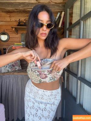 Shay Mitchell photo #0584
