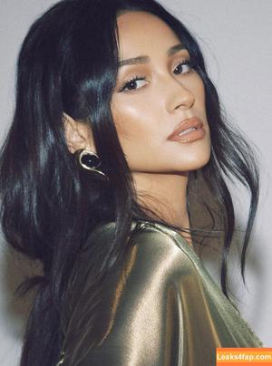 Shay Mitchell photo #0709